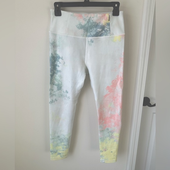CALIA by Carrie Underwood Pants - CALIA by Carrie Underwood Essential No Seam Printed 7/8 Yoga Leggings, size M